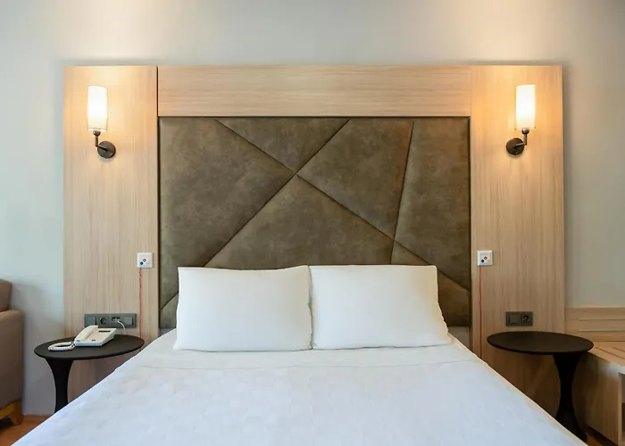 Altin Yunus & - 5* Чешме